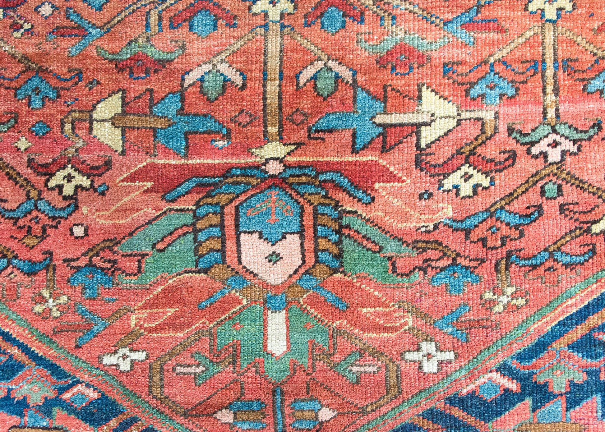 Early 20th Century Persian Heriz Rug For Sale