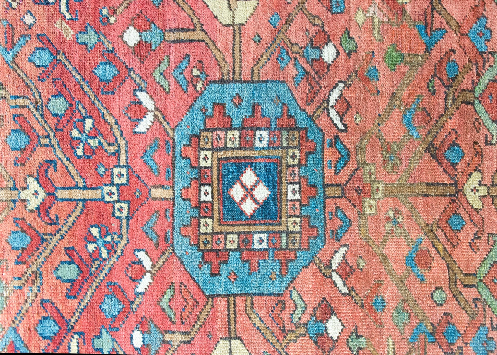 Early 20th Century Persian Heriz Rug For Sale
