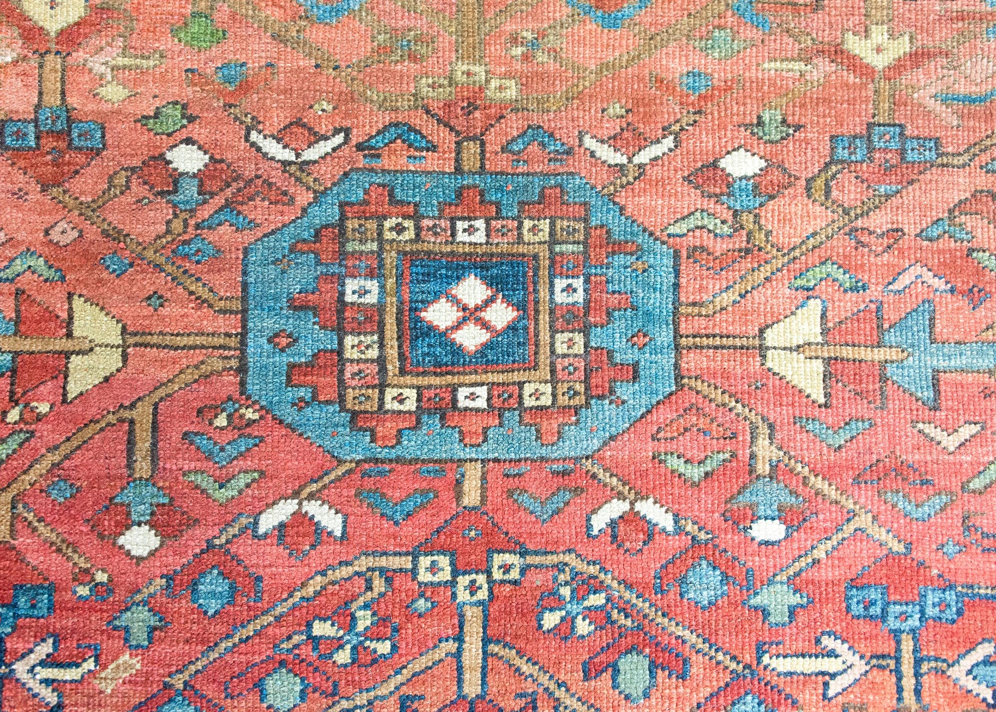 Early 20th Century Persian Heriz Rug For Sale