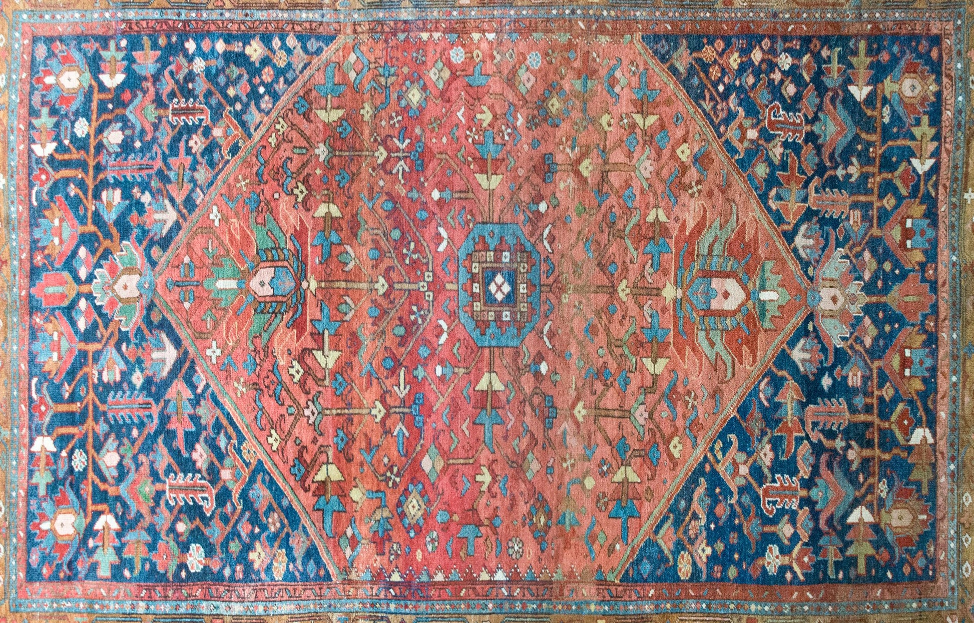 Early 20th Century Persian Heriz Rug For Sale