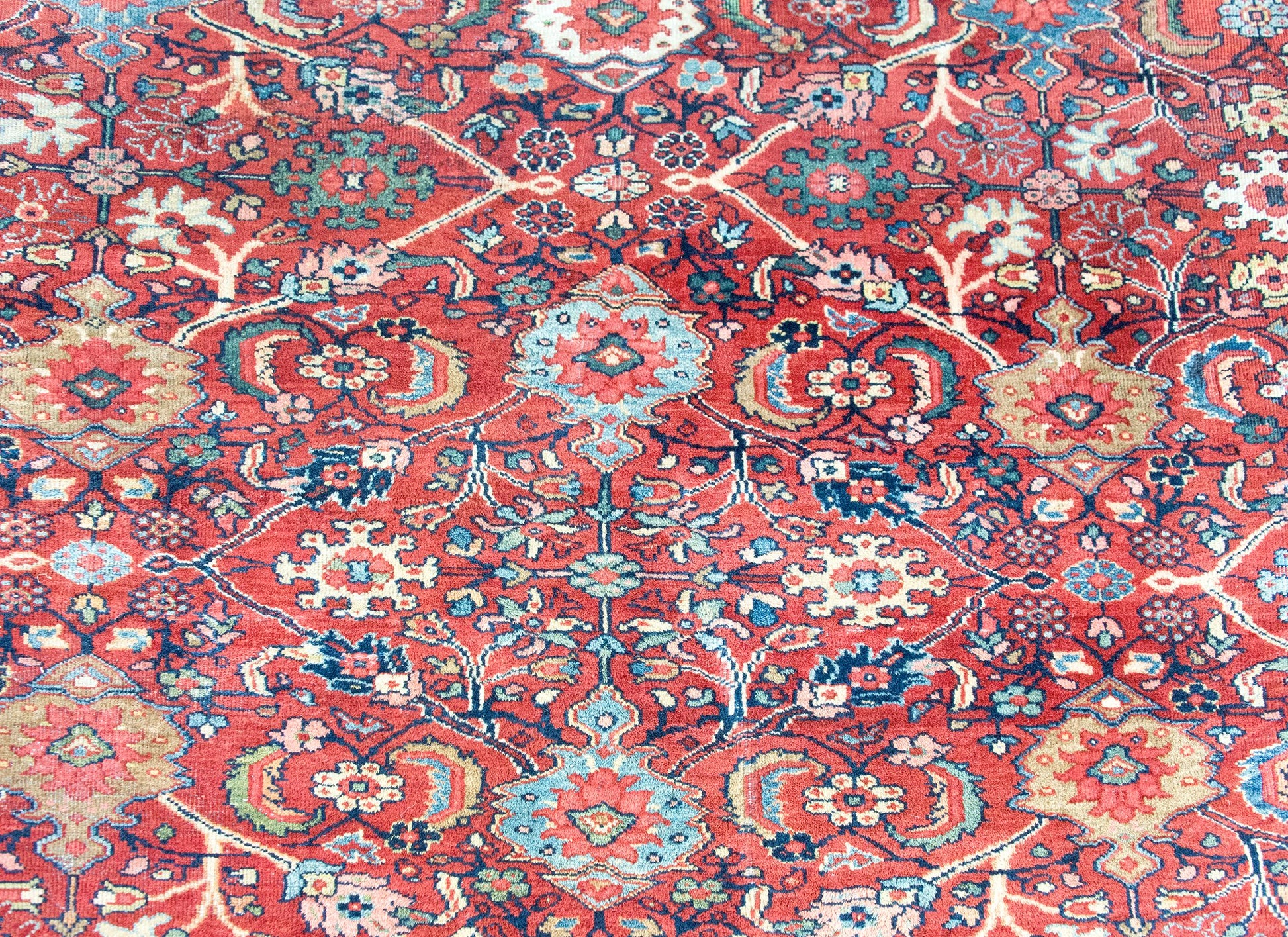 Early 20th Century Persian Sultanabad Rug For Sale
