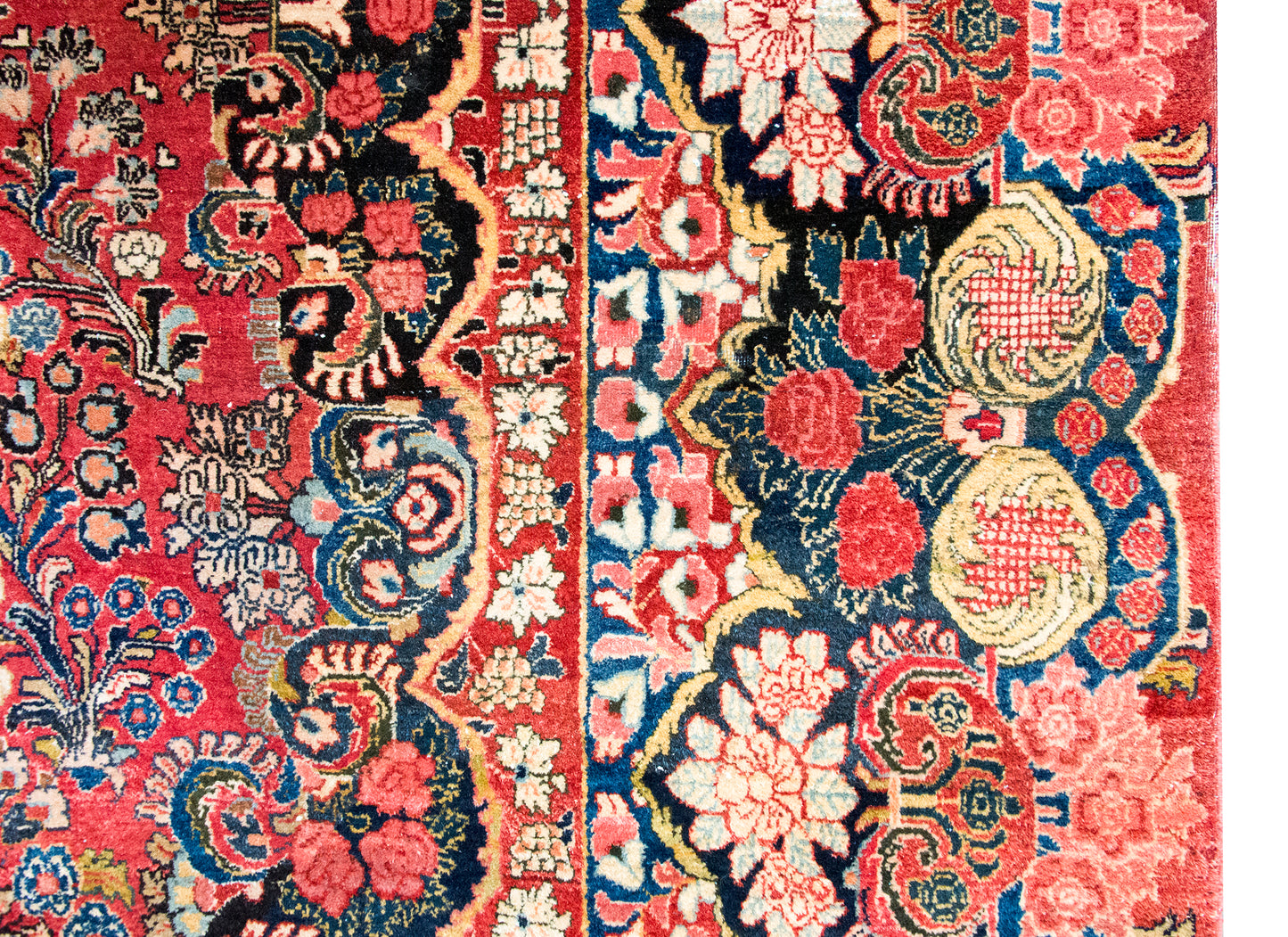 Early 20th Century Persian Sarouk Rug For Sale