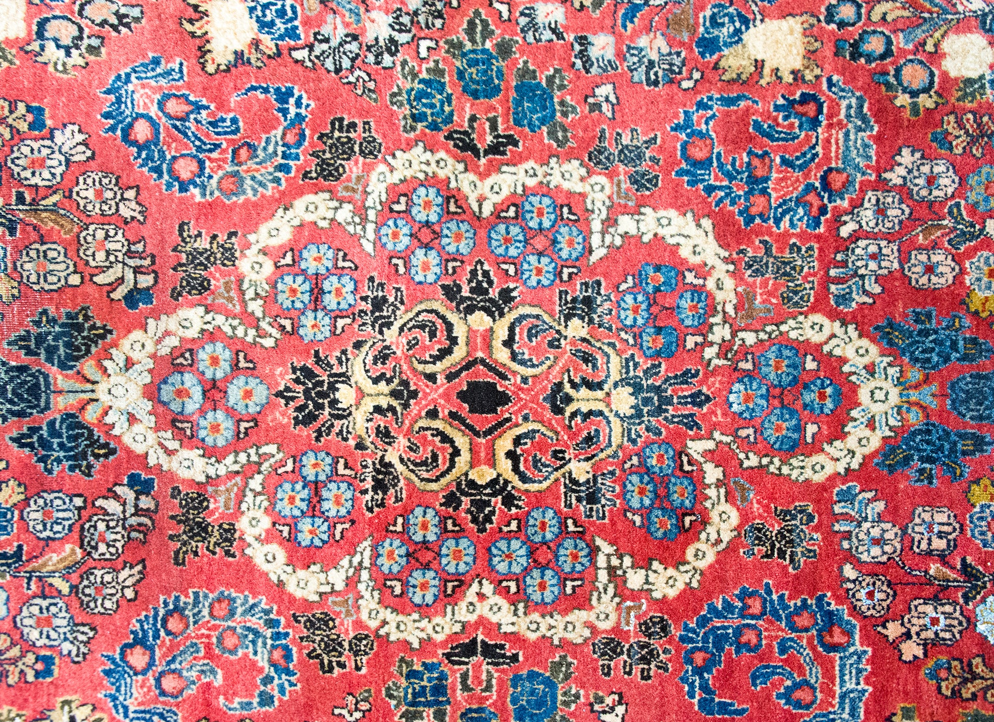 Early 20th Century Persian Sarouk Rug For Sale