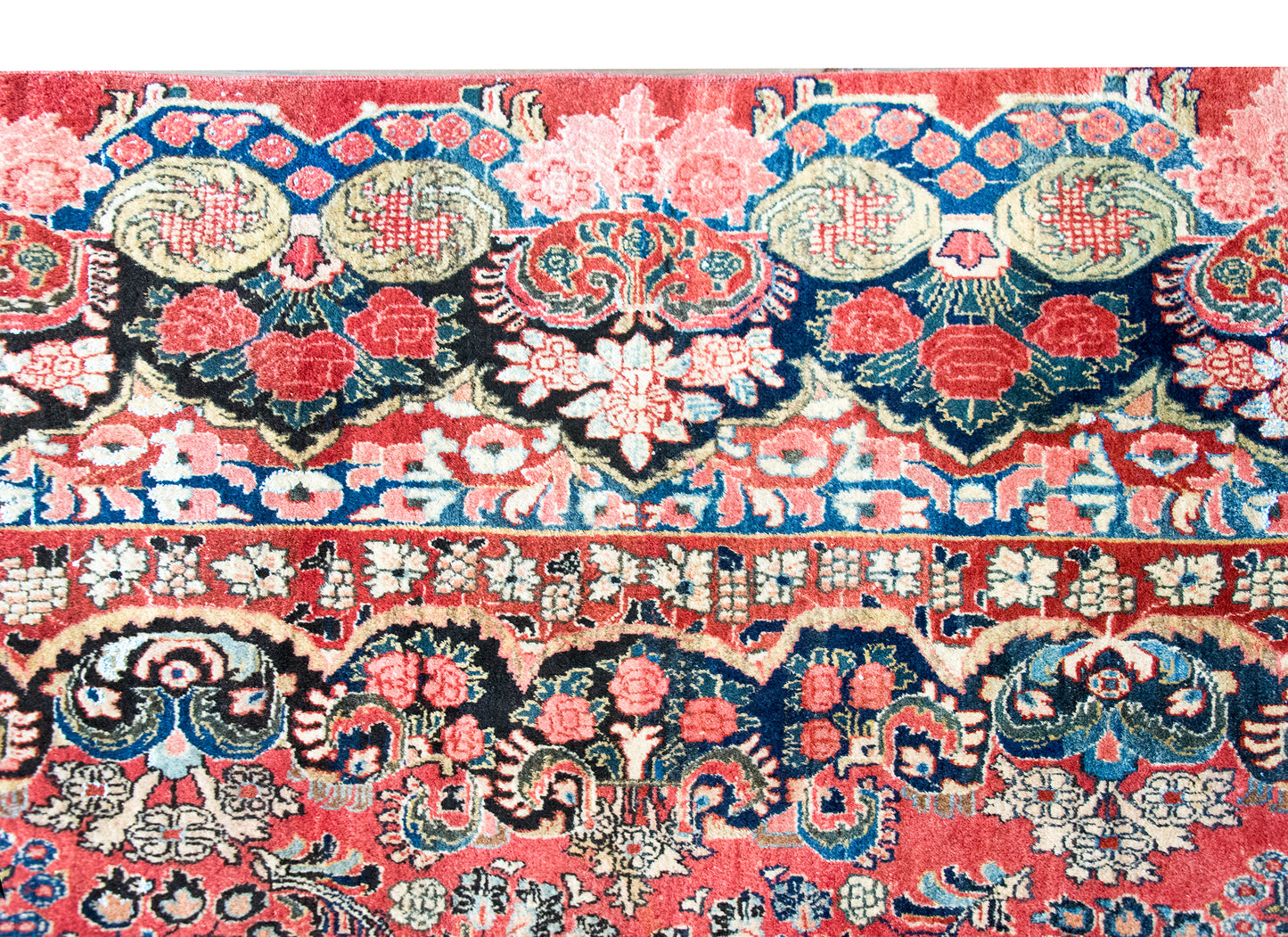 Early 20th Century Persian Sarouk Rug For Sale