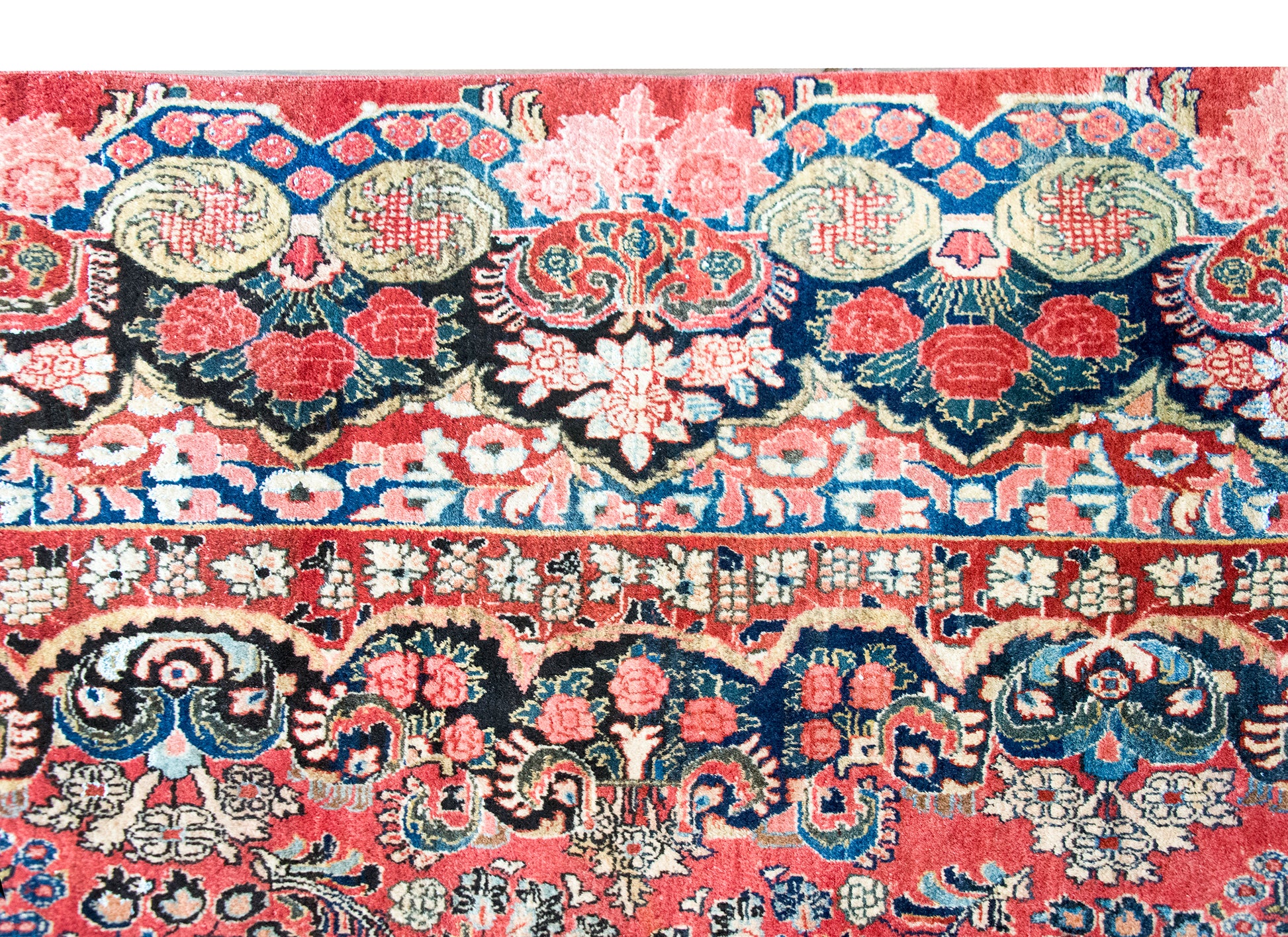 Early 20th Century Persian Sarouk Rug For Sale