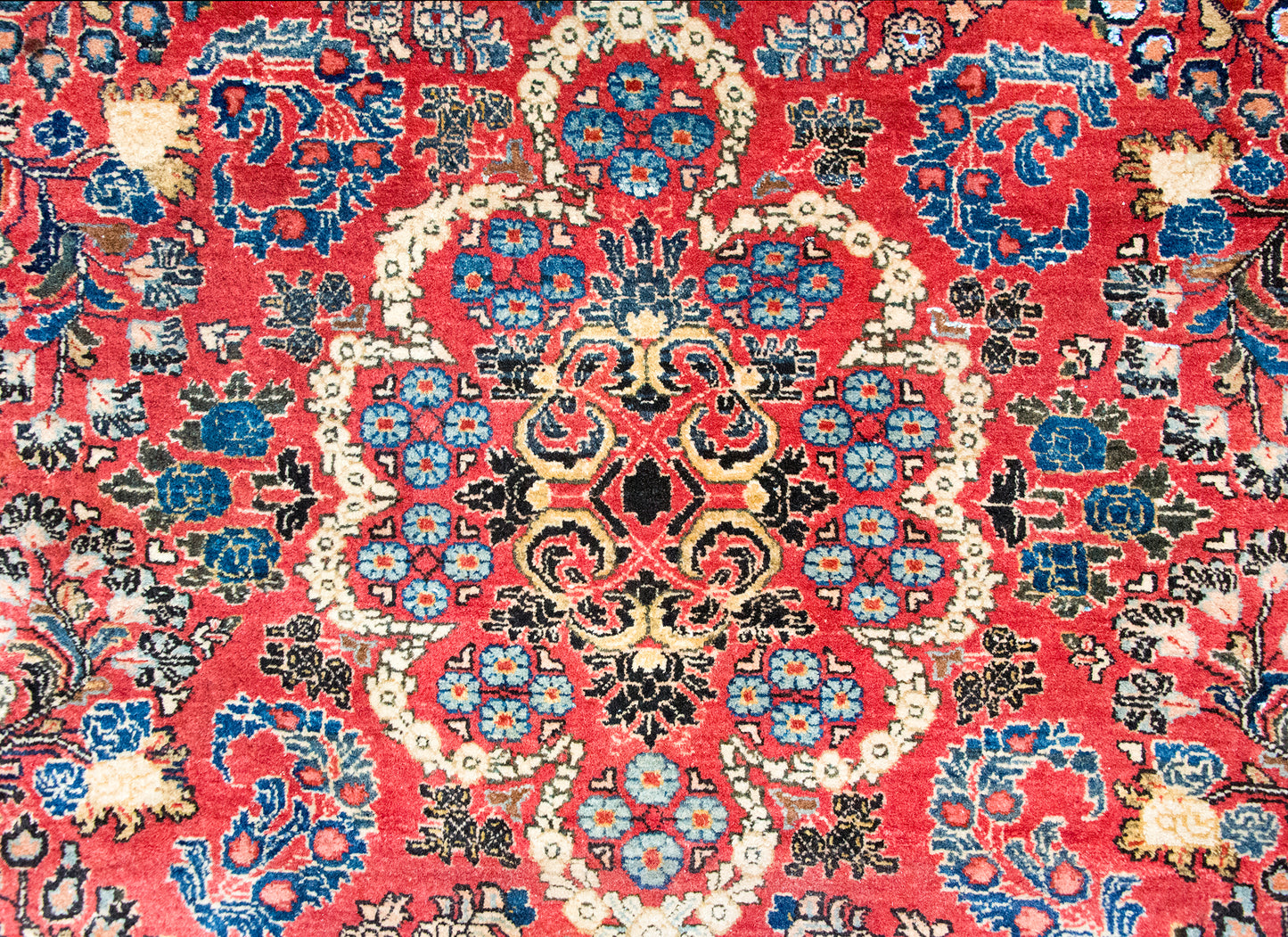 Early 20th Century Persian Sarouk Rug For Sale
