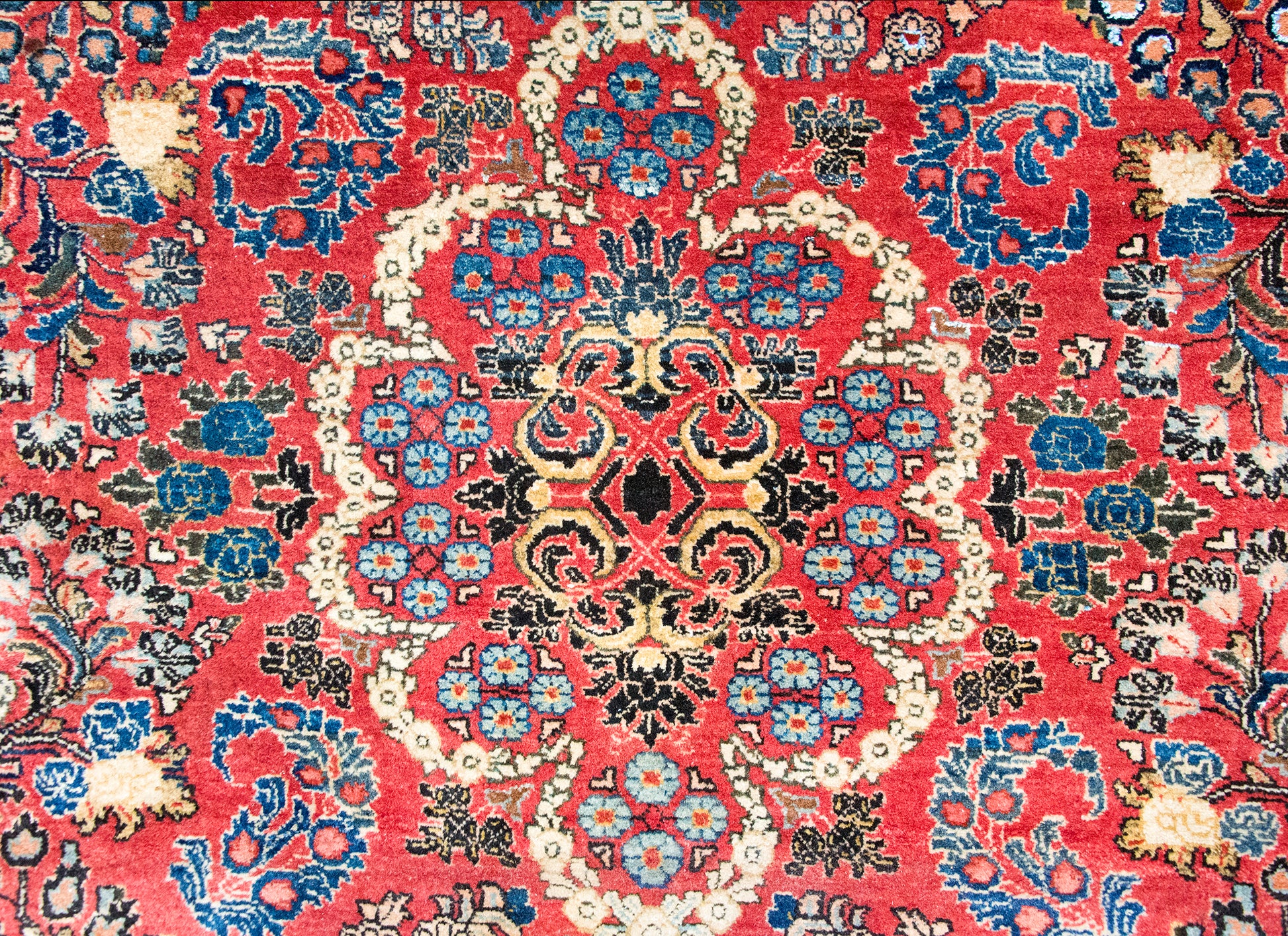 Early 20th Century Persian Sarouk Rug For Sale