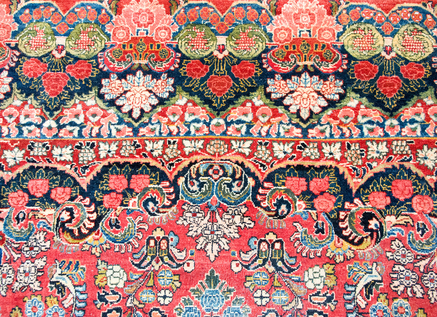 Early 20th Century Persian Sarouk Rug For Sale