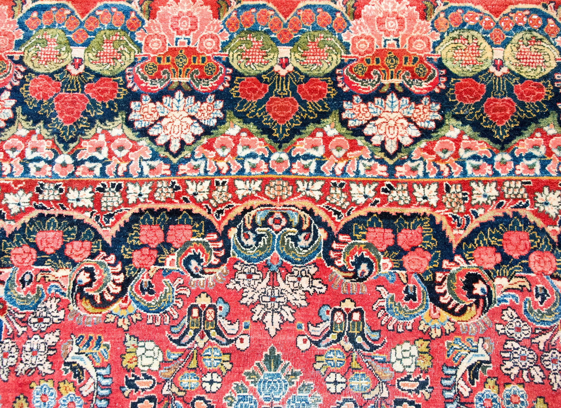 Early 20th Century Persian Sarouk Rug For Sale