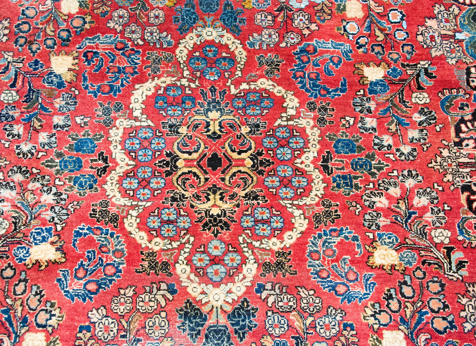 Early 20th Century Persian Sarouk Rug For Sale