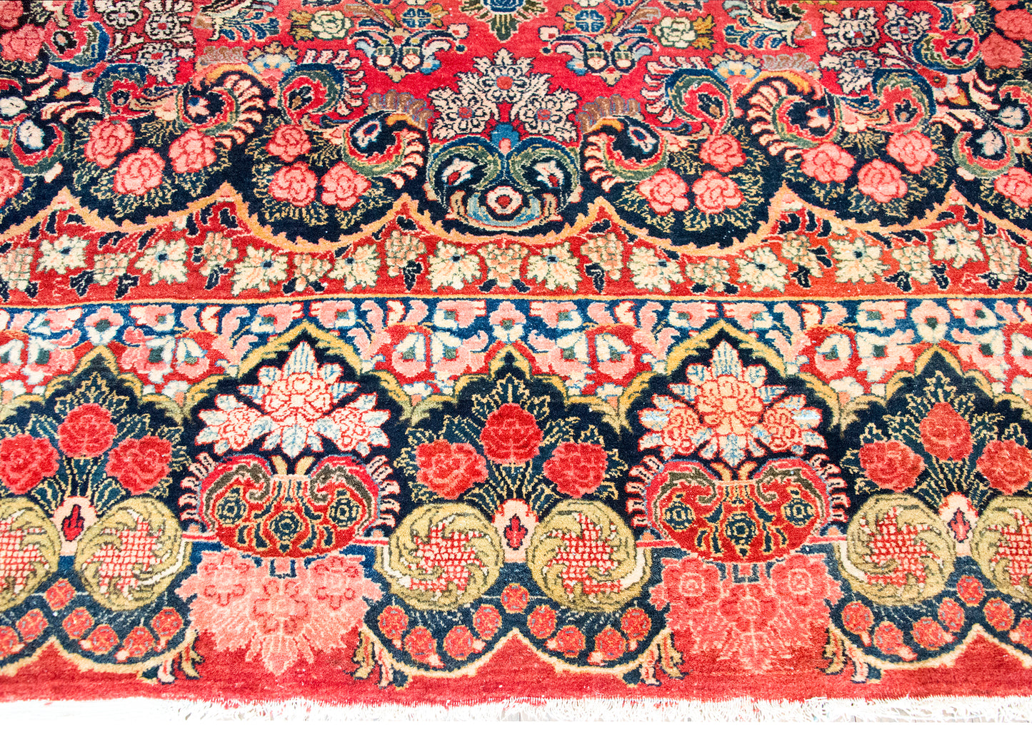 Early 20th Century Persian Sarouk Rug For Sale