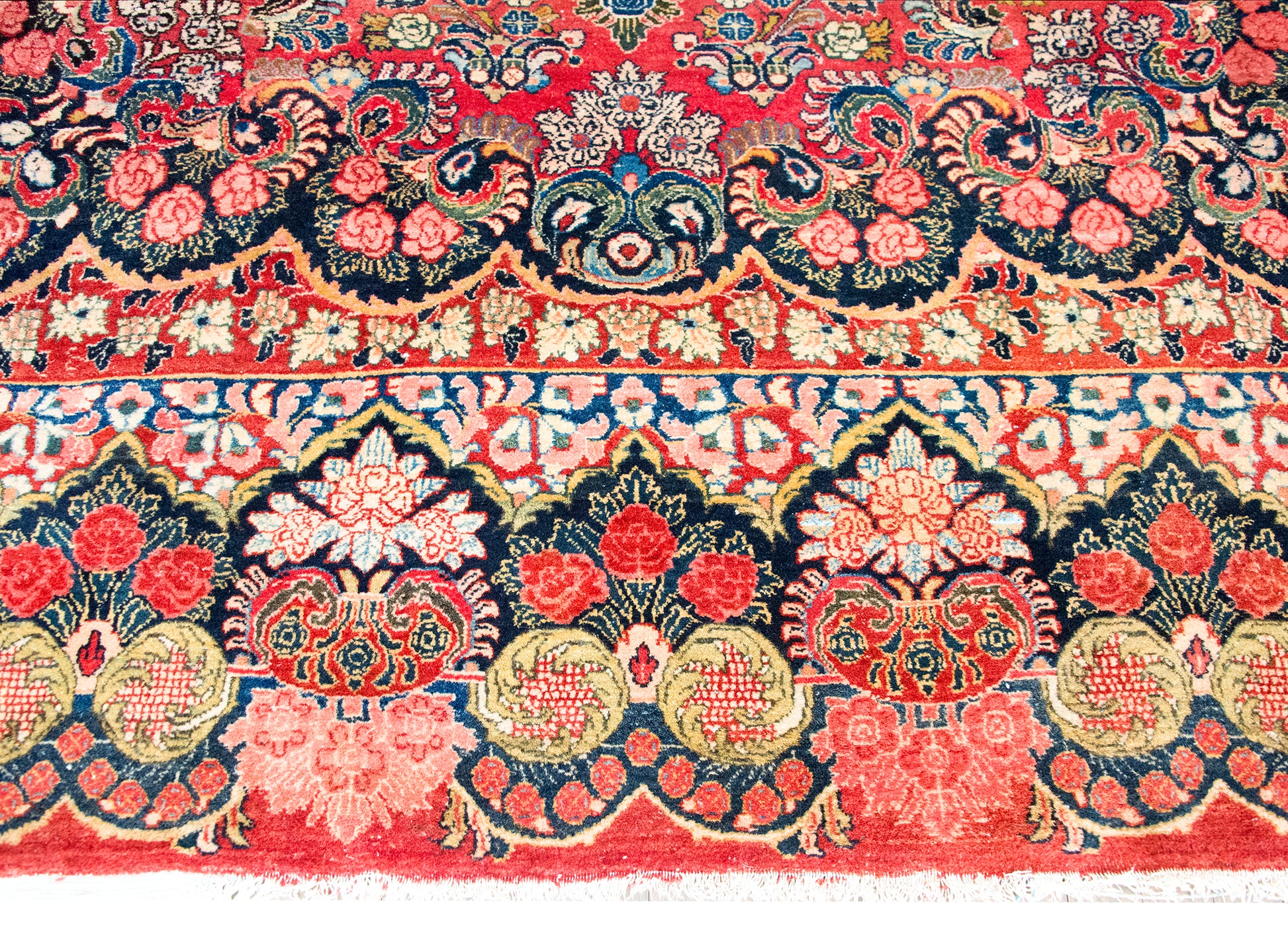Early 20th Century Persian Sarouk Rug For Sale