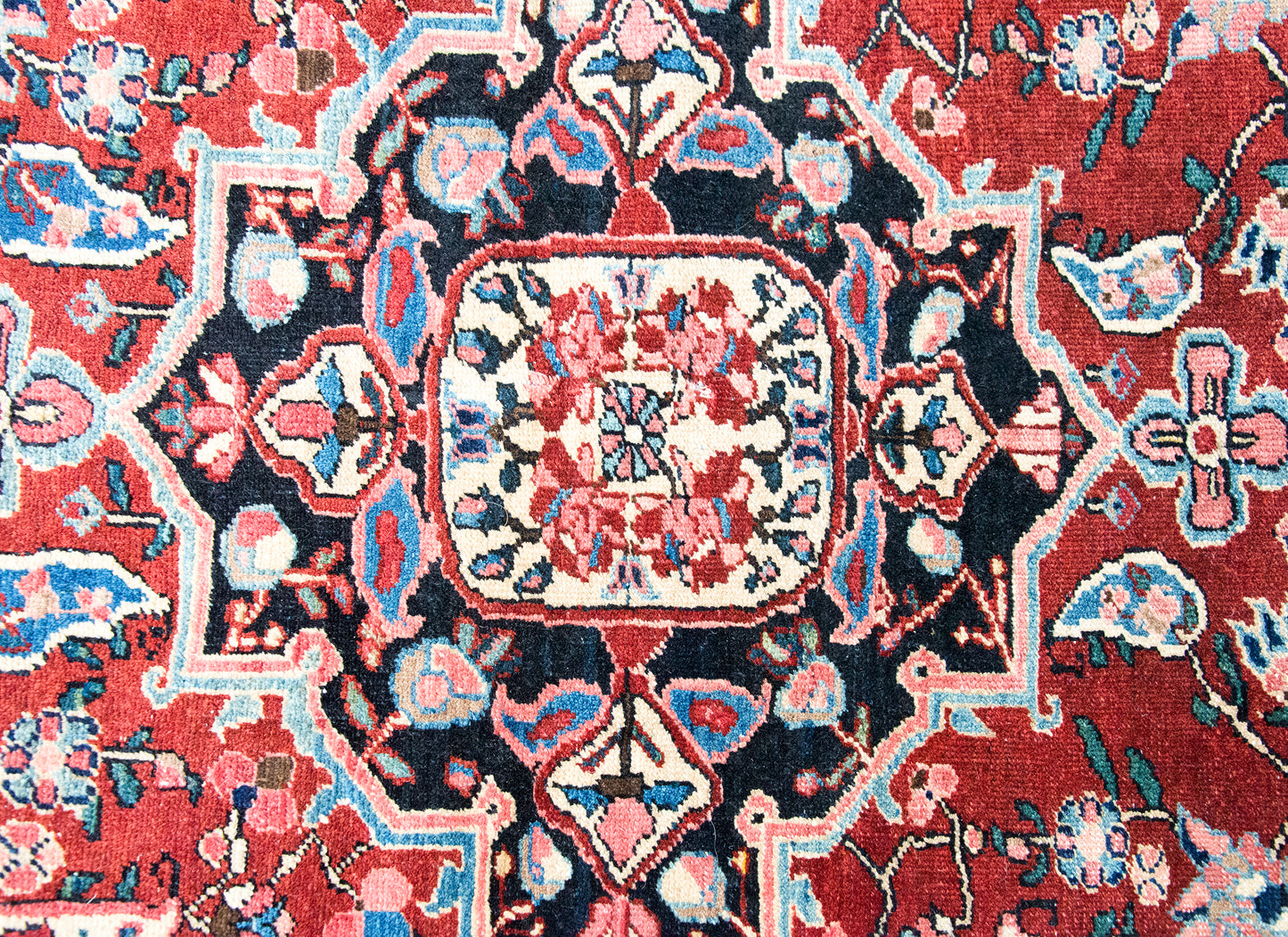 Mid 20th Century Persian Heriz Rug For Sale