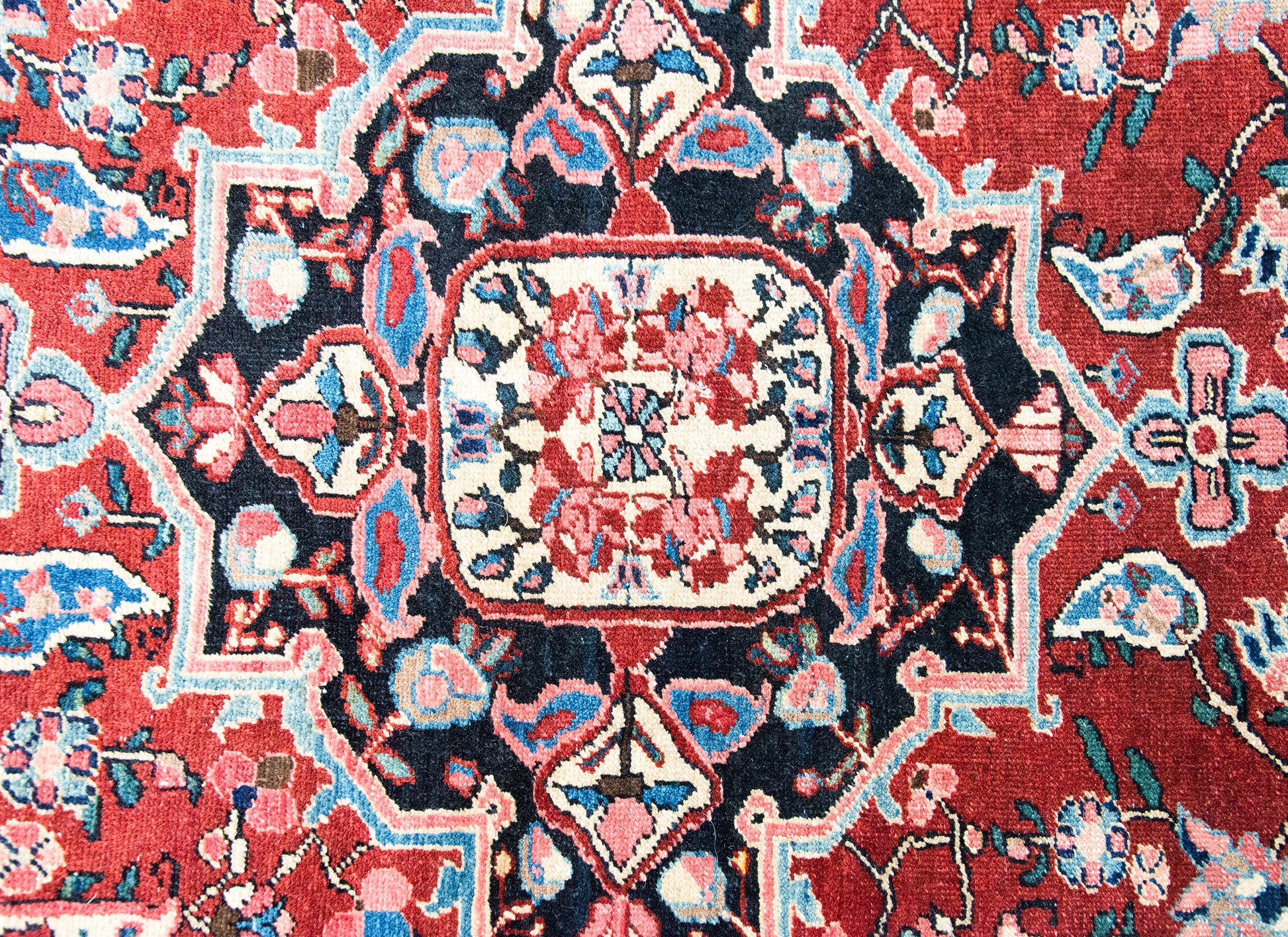 Mid 20th Century Persian Heriz Rug For Sale