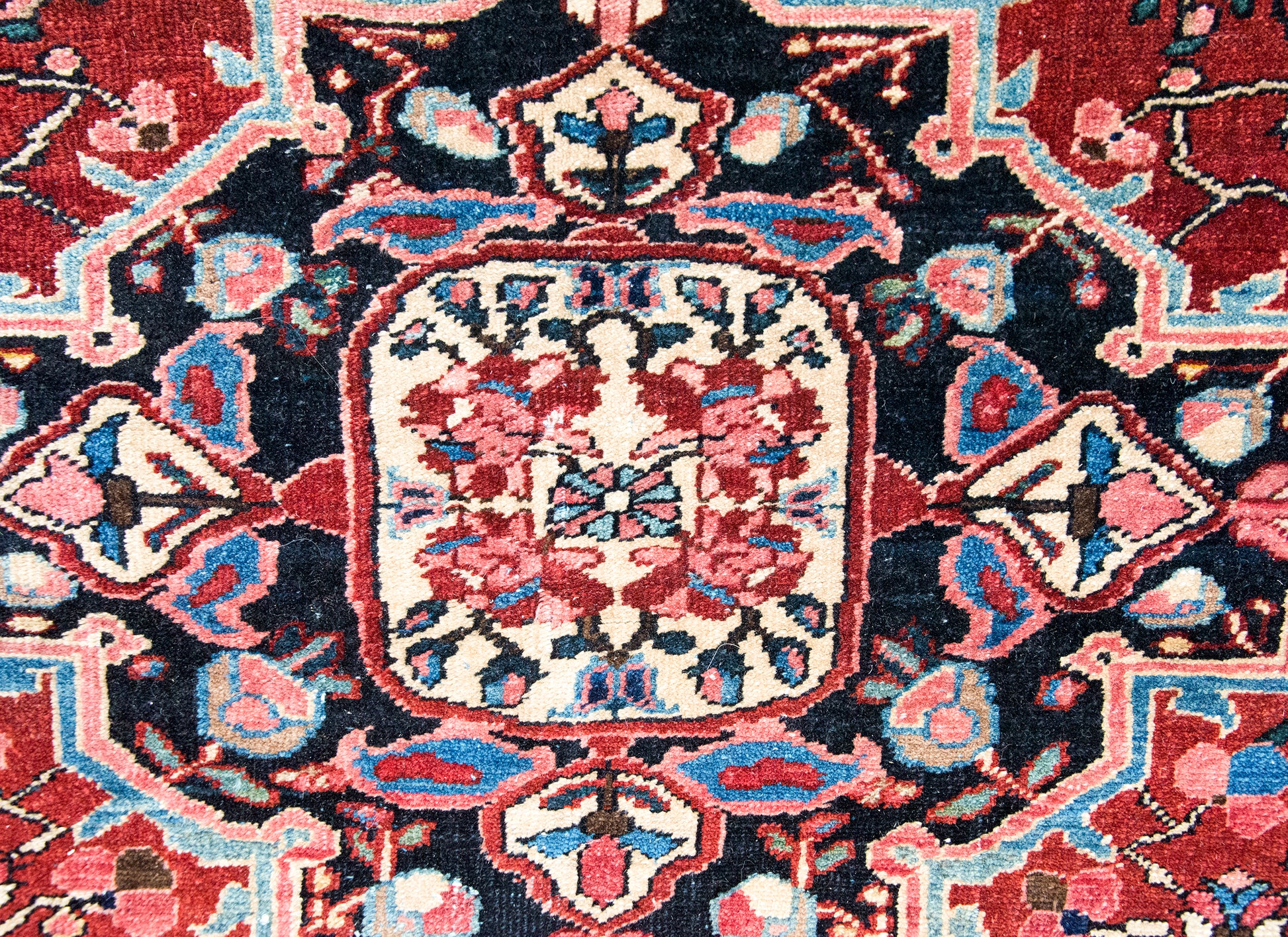 Mid 20th Century Persian Heriz Rug For Sale