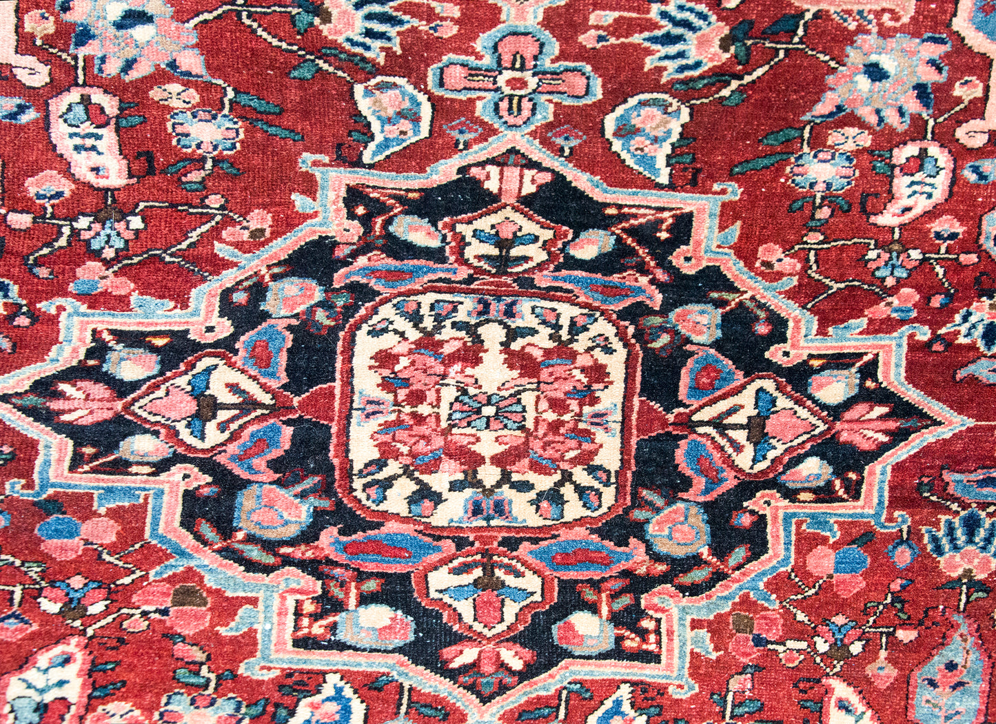 Mid 20th Century Persian Heriz Rug For Sale