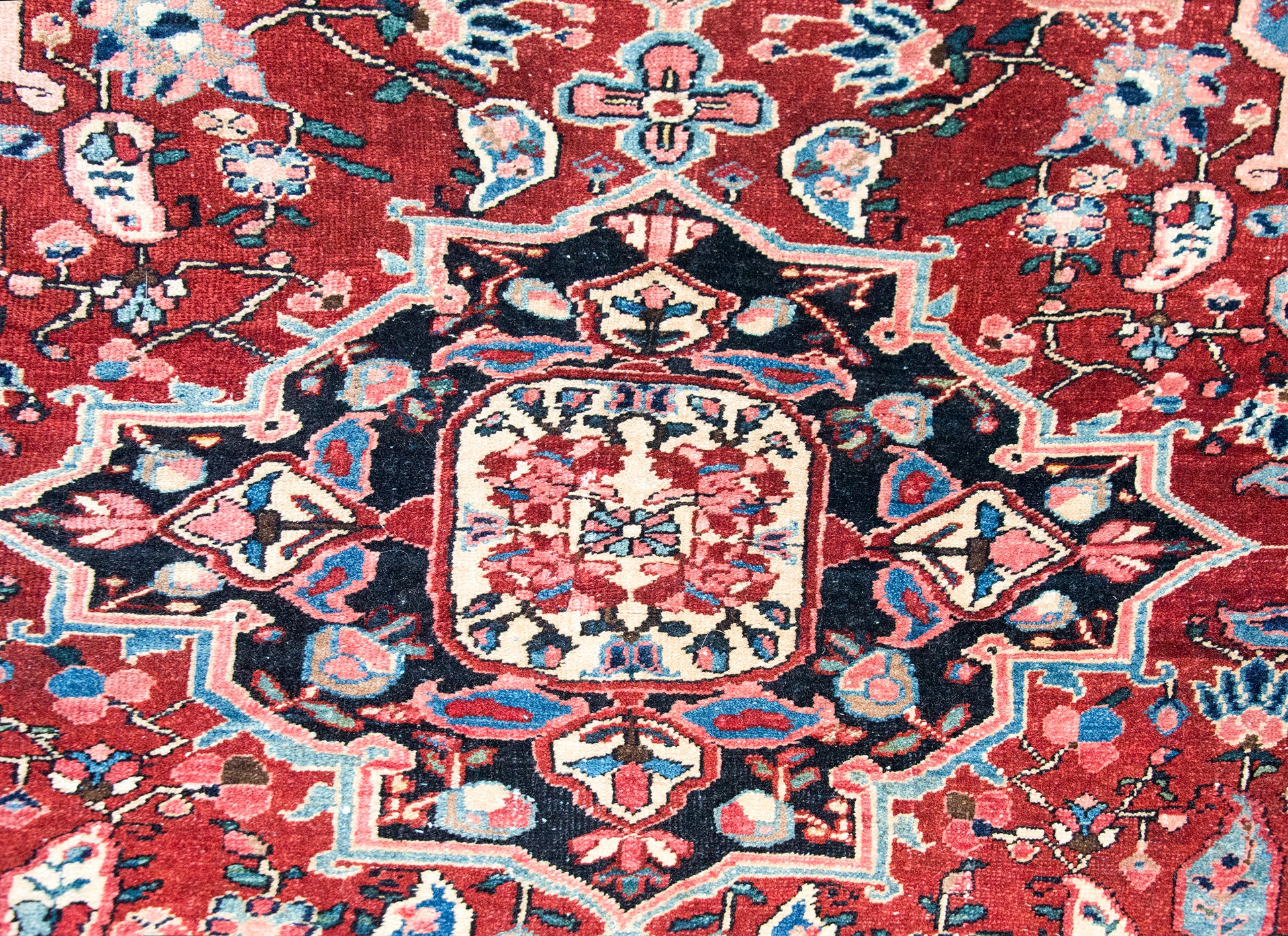 Mid 20th Century Persian Heriz Rug For Sale