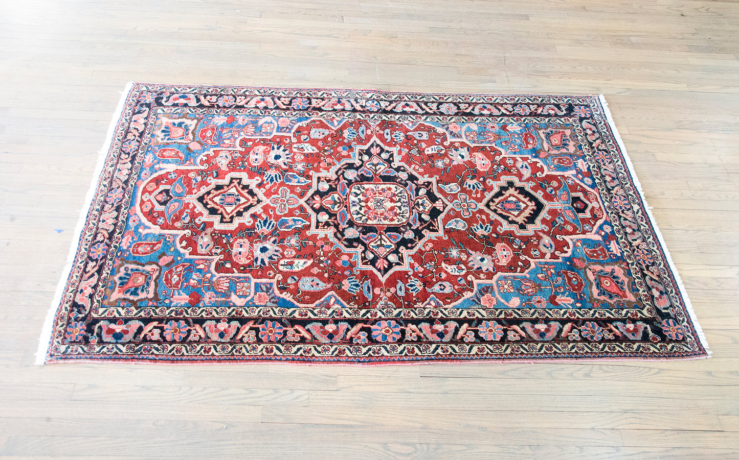 Mid 20th Century Persian Heriz Rug For Sale