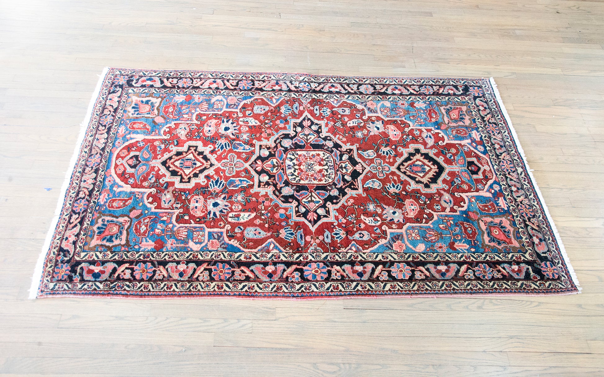 Mid 20th Century Persian Heriz Rug For Sale