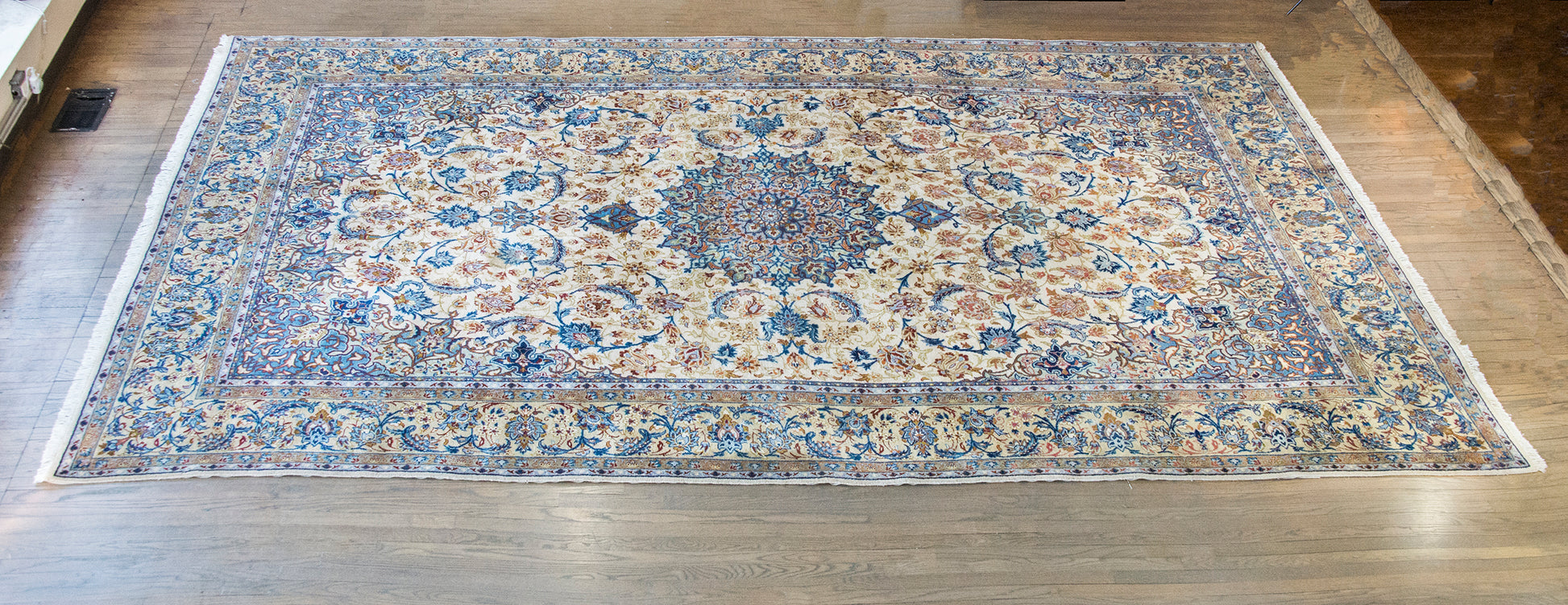 Mid 20th Century Persian Kashan Rug For Sale