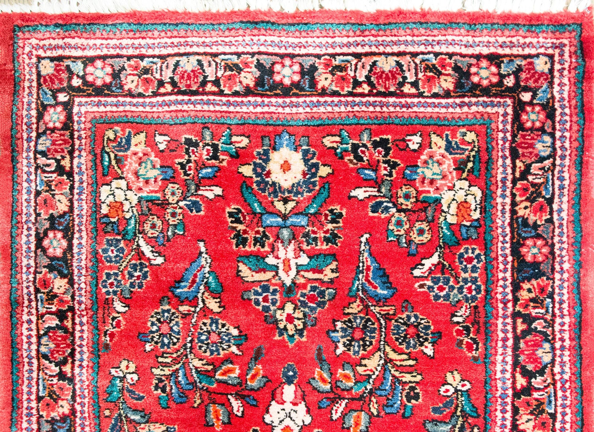 Early 20th Century Sarouk Runer For Sale