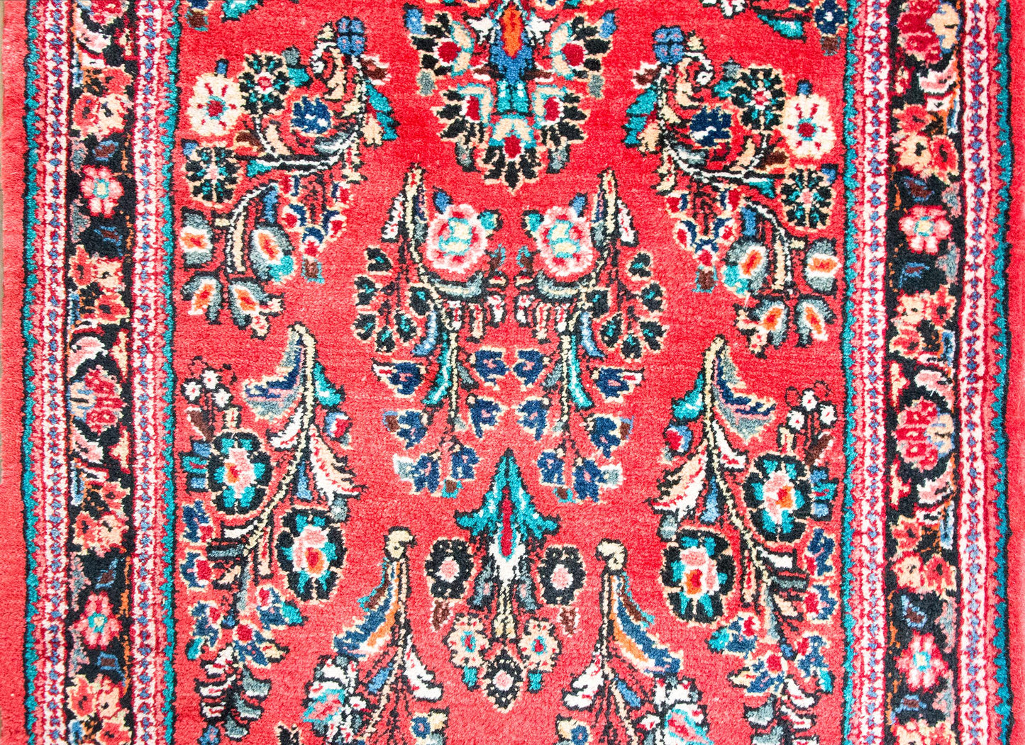 Early 20th Century Sarouk Runer For Sale