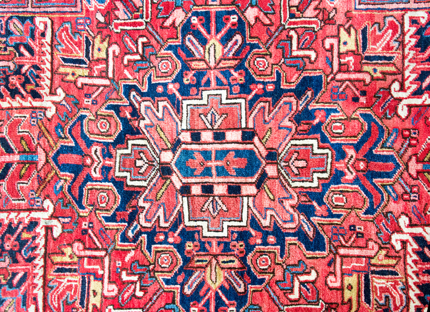 Mid 20th Century Persian Heriz Rug For Sale
