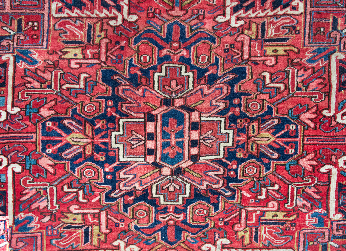 Mid 20th Century Persian Heriz Rug For Sale