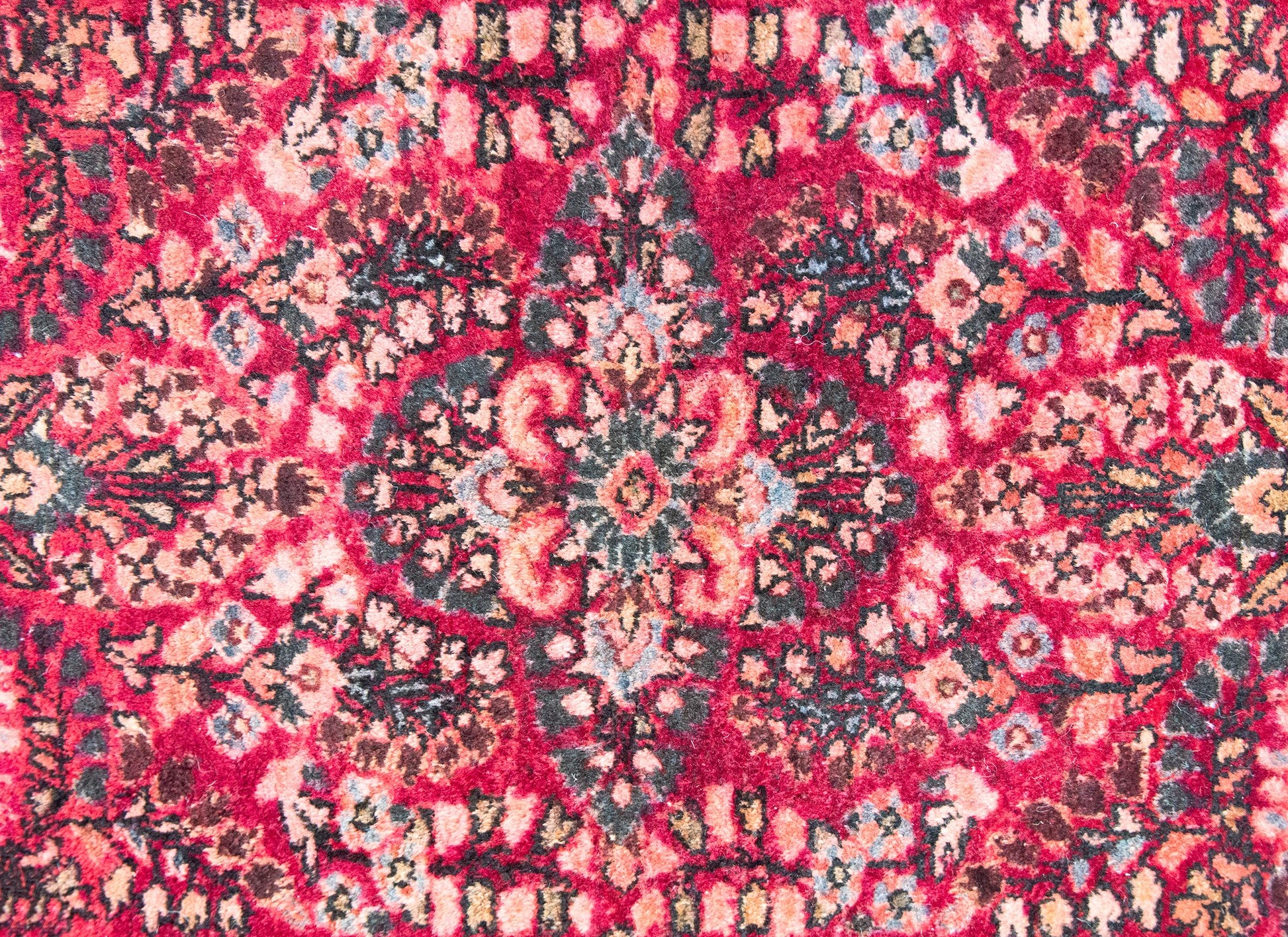 Early 20th Century Persian Sarouk Rug For Sale