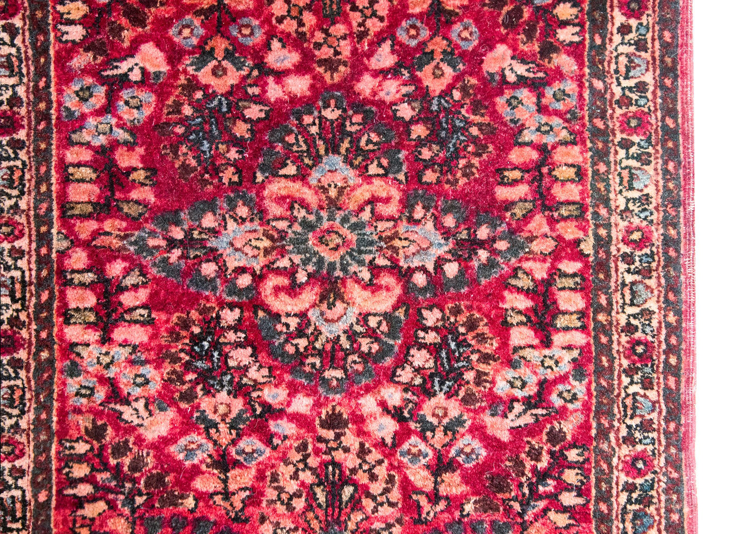 Early 20th Century Persian Sarouk Rug For Sale