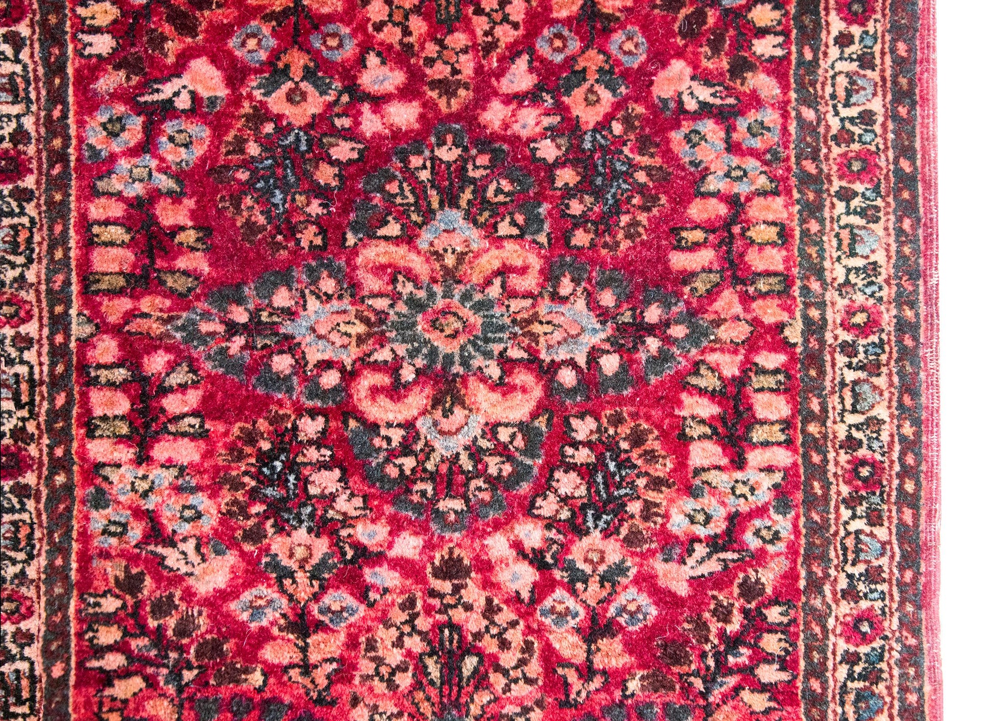 Early 20th Century Persian Sarouk Rug For Sale