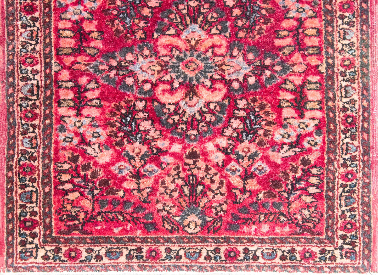 Early 20th Century Persian Sarouk Rug For Sale