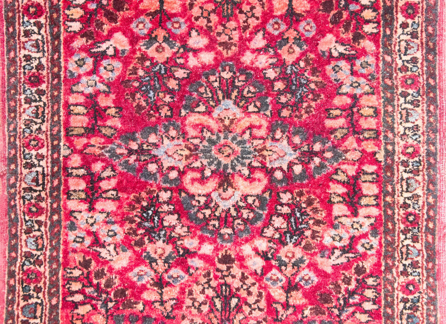 Early 20th Century Persian Sarouk Rug For Sale