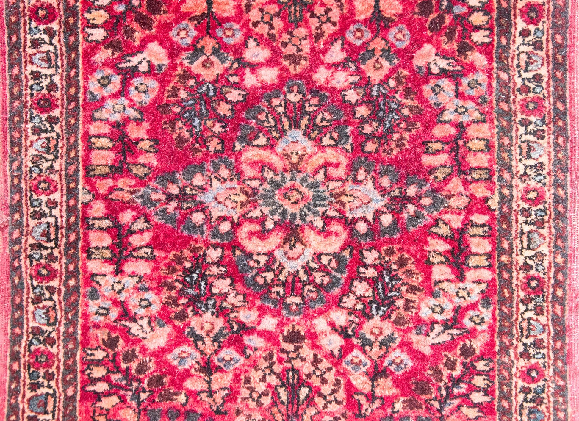 Early 20th Century Persian Sarouk Rug For Sale