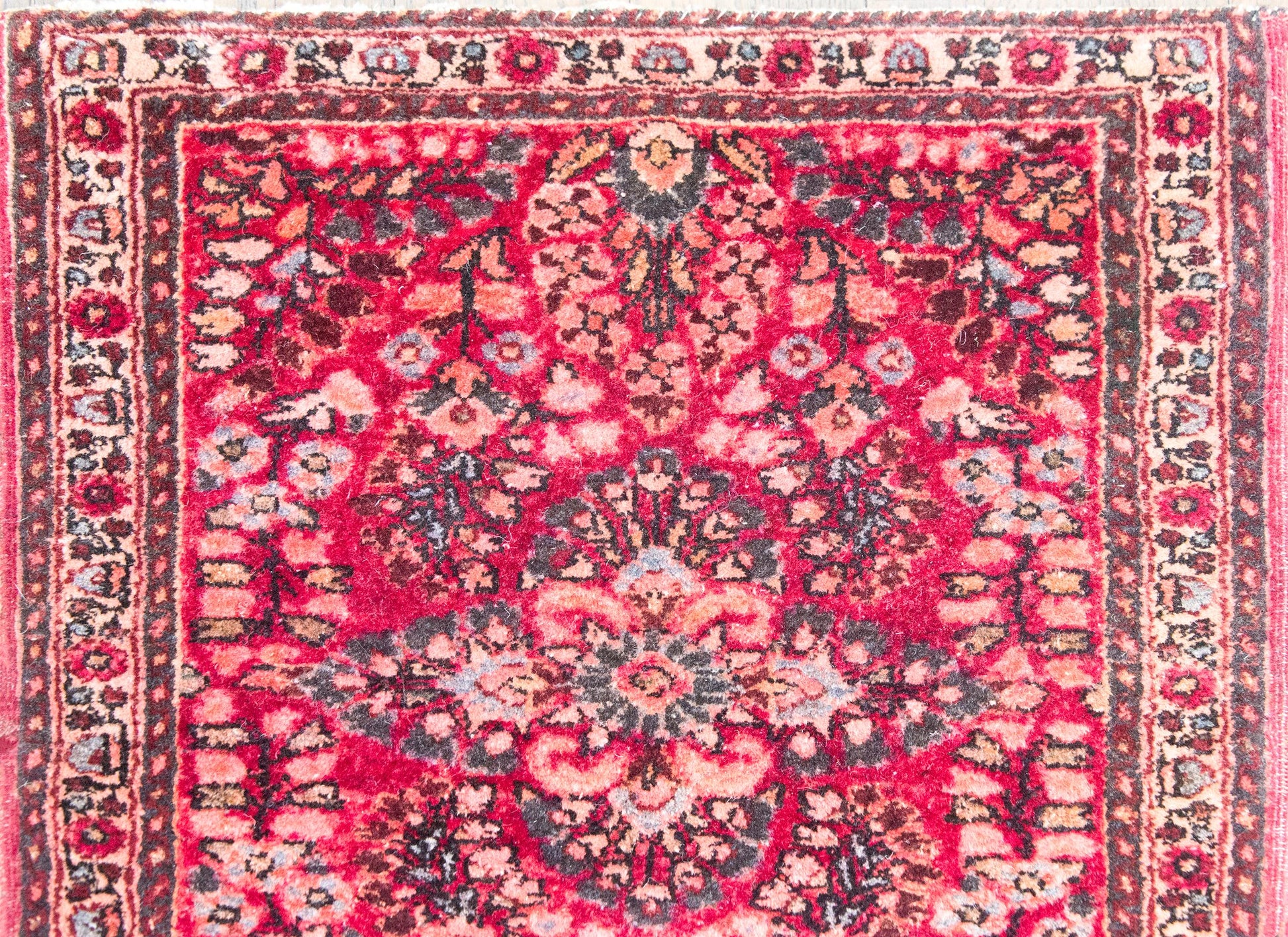 Early 20th Century Persian Sarouk Rug For Sale