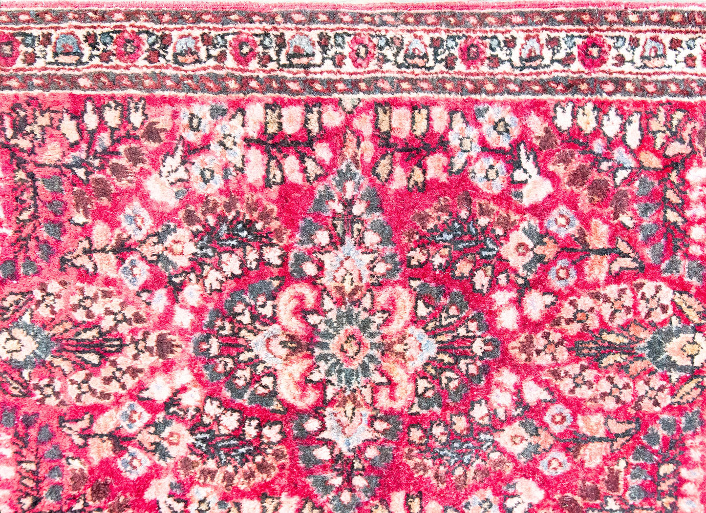 Early 20th Century Persian Sarouk Rug For Sale