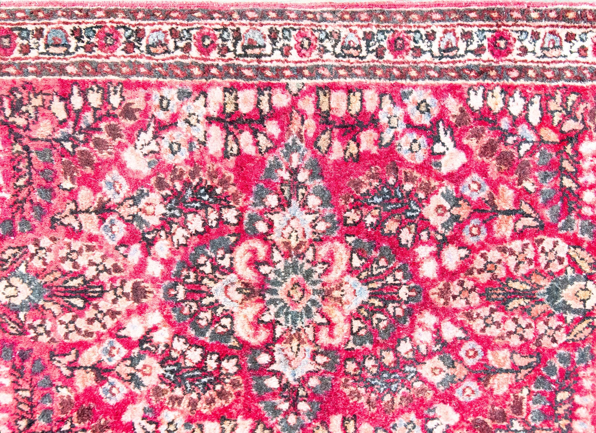 Early 20th Century Persian Sarouk Rug For Sale