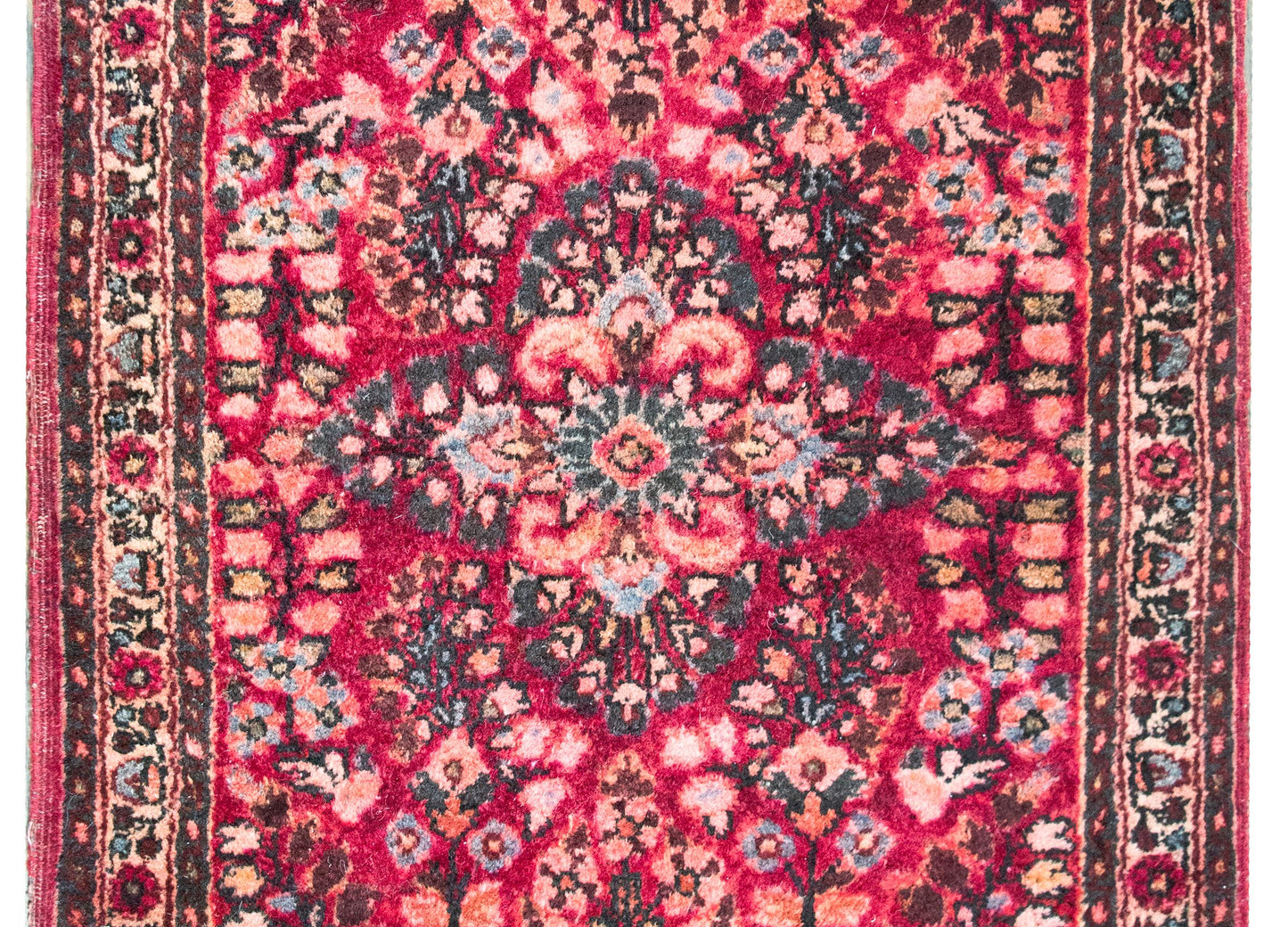 Early 20th Century Persian Sarouk Rug For Sale