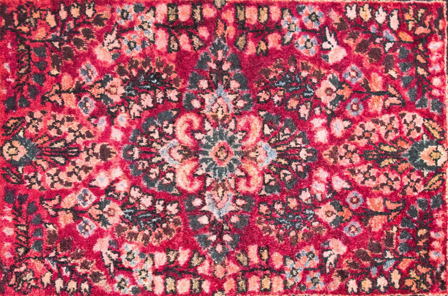 Early 20th Century Persian Sarouk Rug For Sale