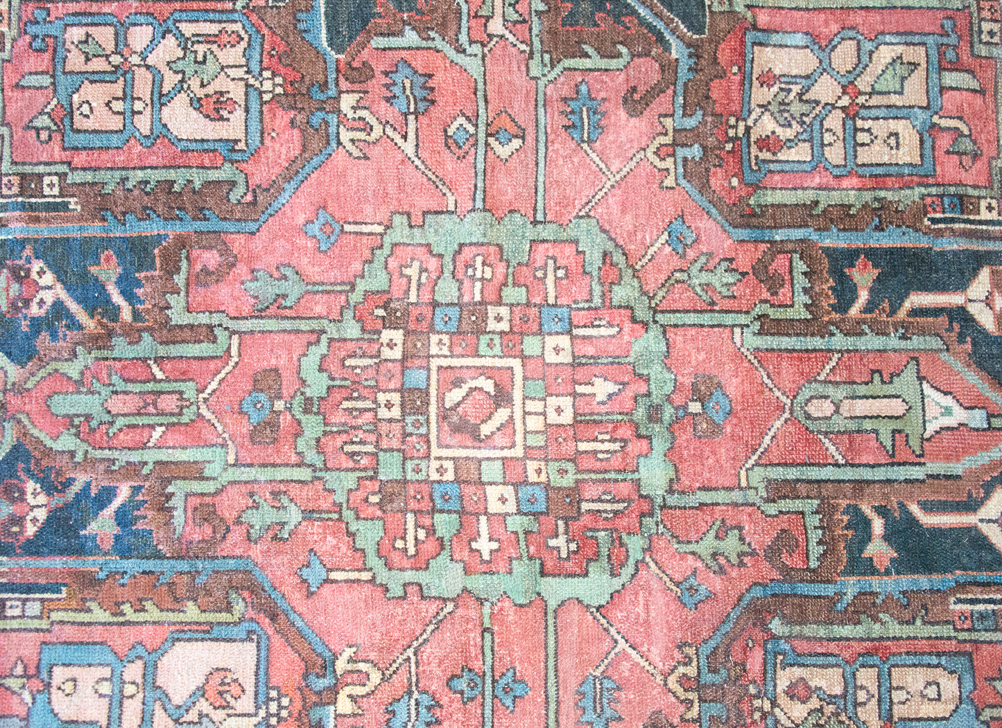 Early 20th Century Persian Heriz Rug For Sale
