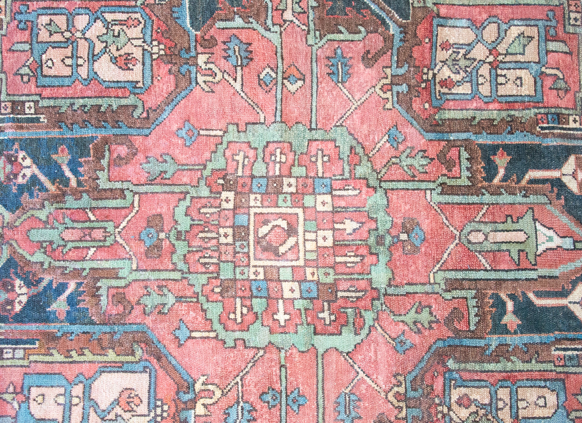 Early 20th Century Persian Heriz Rug For Sale