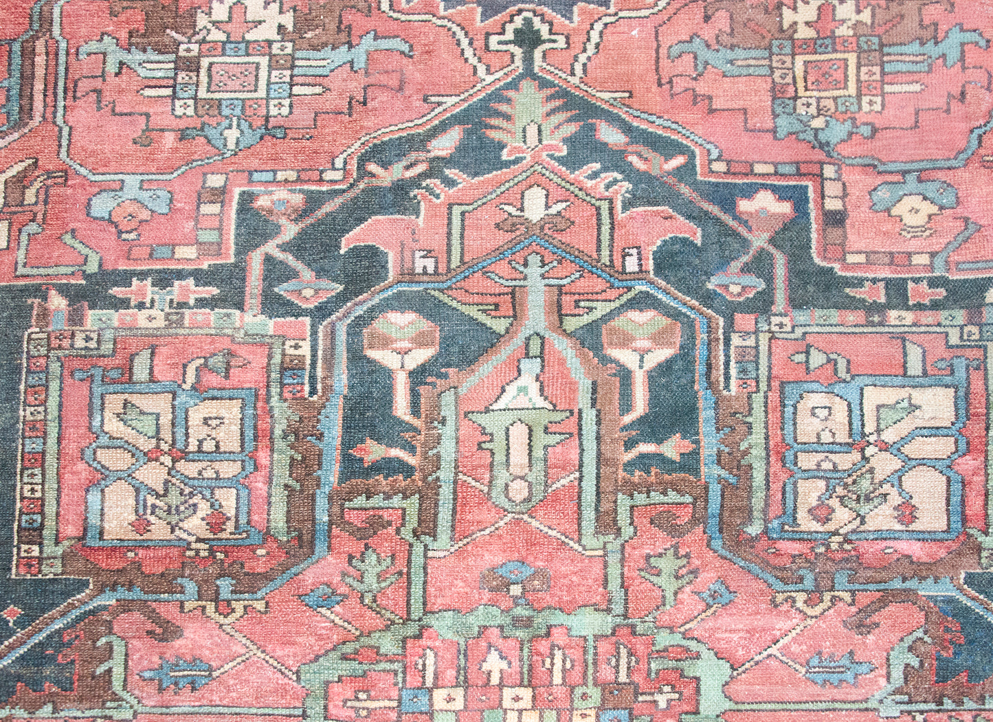 Early 20th Century Persian Heriz Rug For Sale