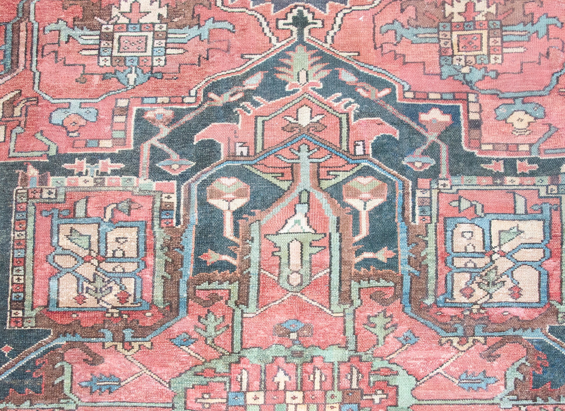 Early 20th Century Persian Heriz Rug For Sale