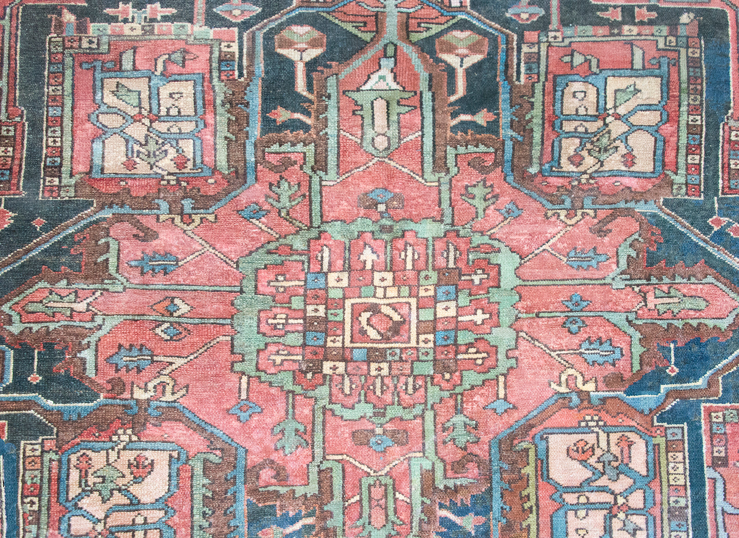Early 20th Century Persian Heriz Rug For Sale