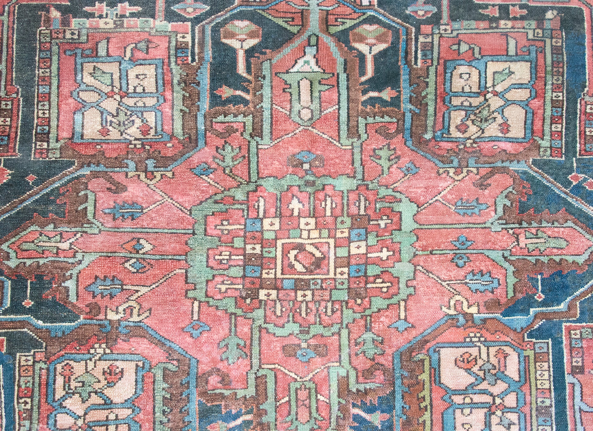 Early 20th Century Persian Heriz Rug For Sale