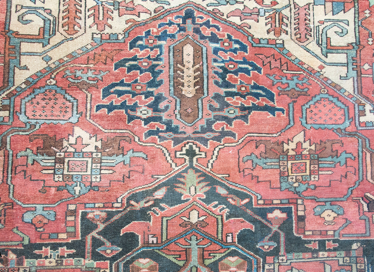 Early 20th Century Persian Heriz Rug For Sale