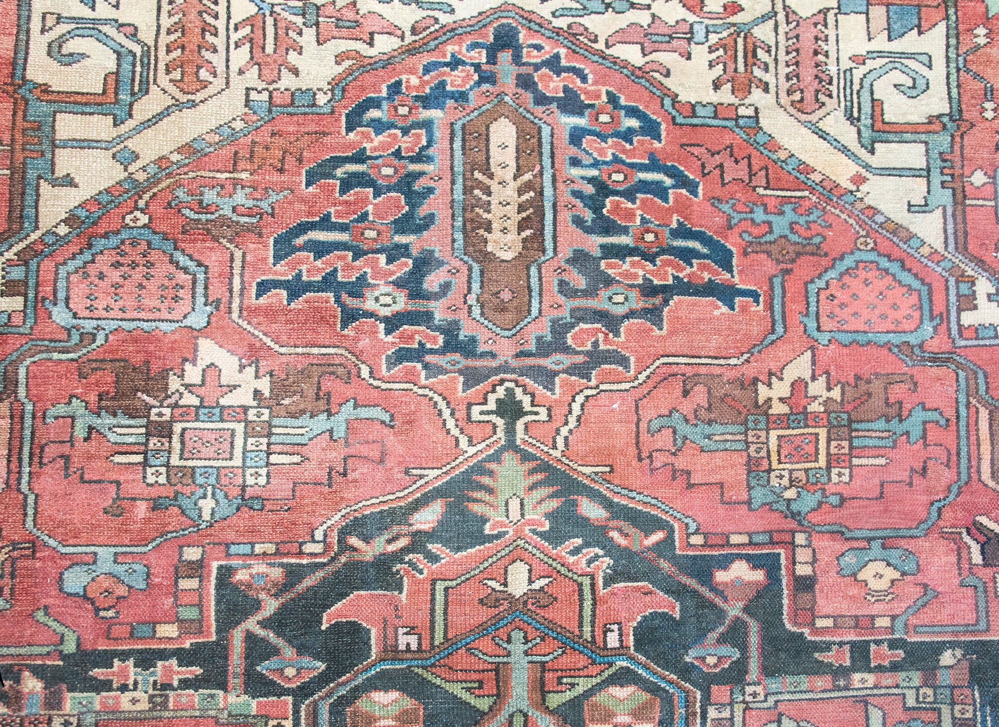 Early 20th Century Persian Heriz Rug For Sale