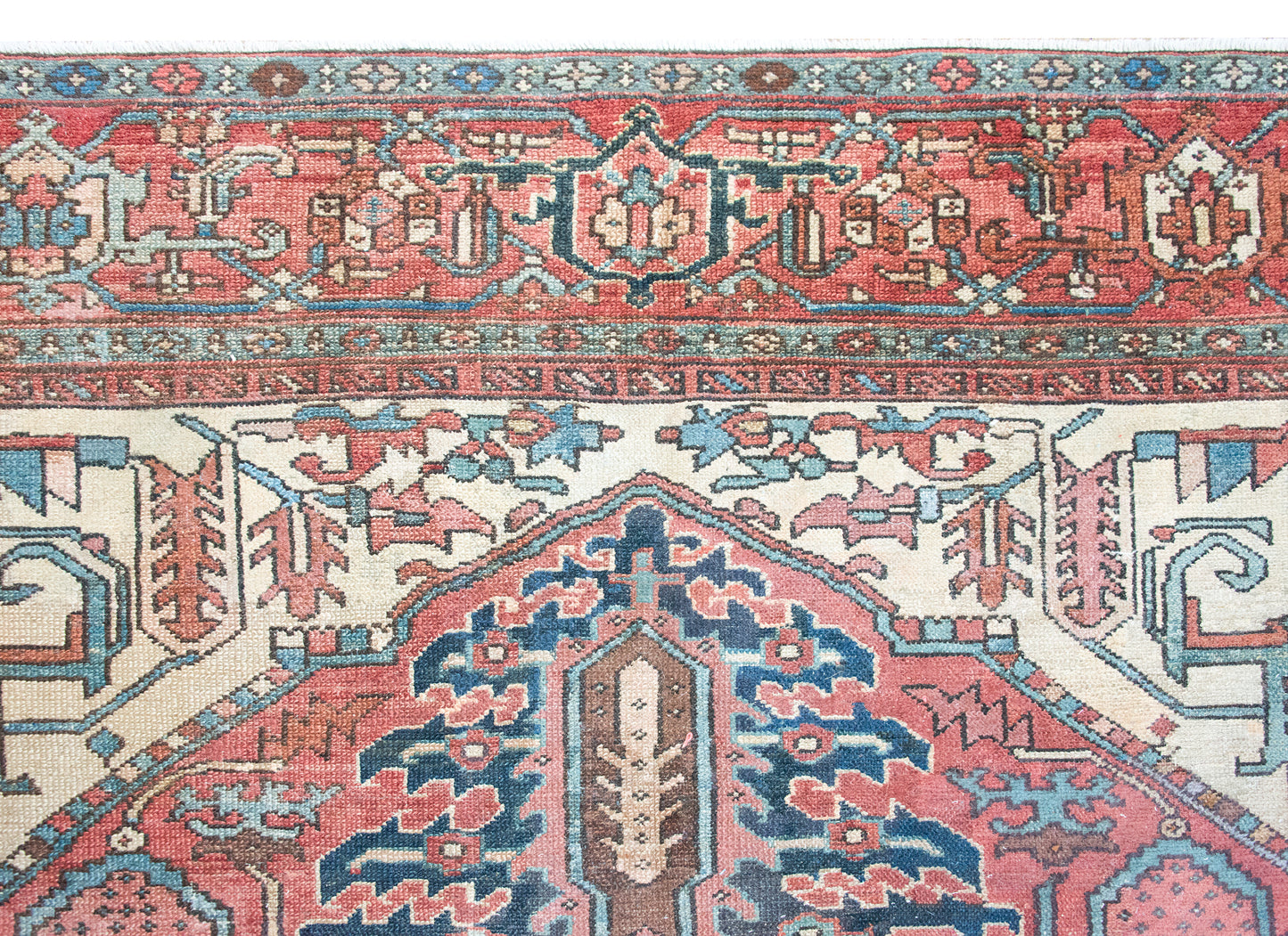 Early 20th Century Persian Heriz Rug For Sale