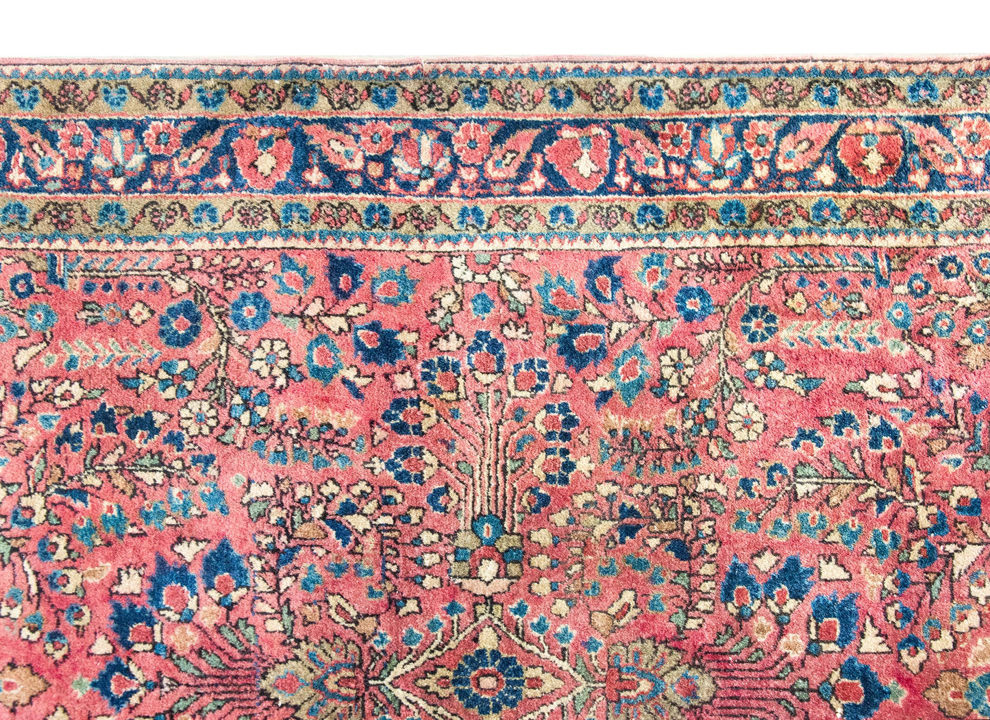 Early 20th Century Persian Sarouk Rug For Sale