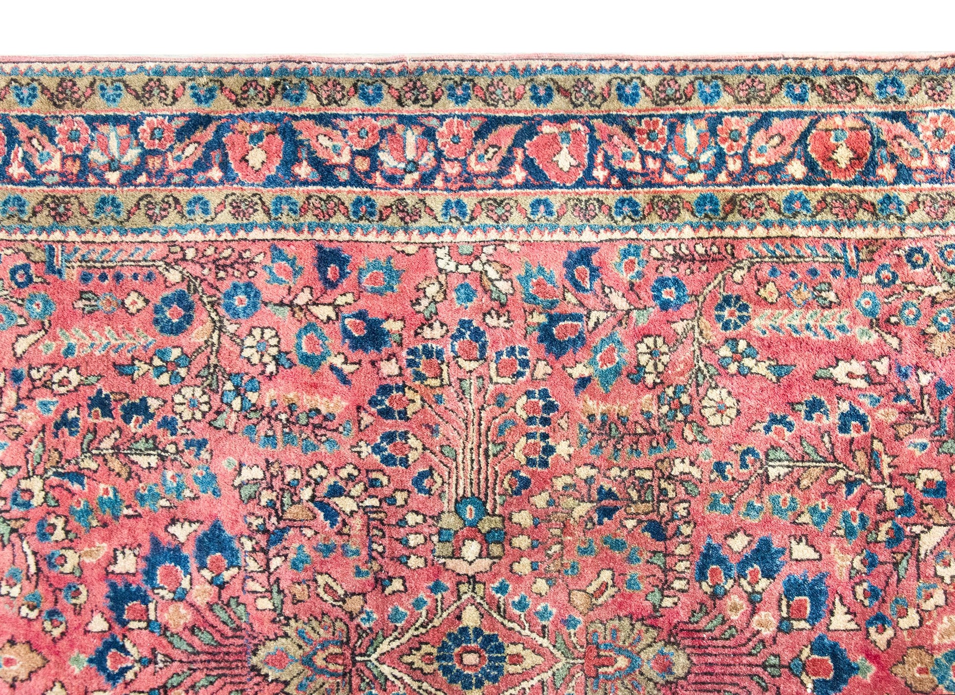 Early 20th Century Persian Sarouk Rug For Sale